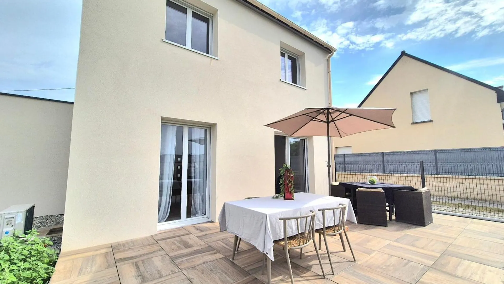 Beautiful 3 Bedroom House Close To The Sea Cherrueix França