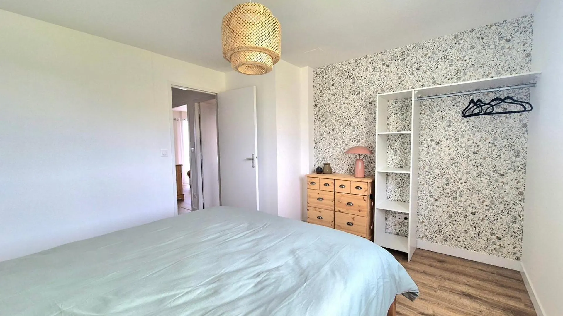 Beautiful 3 Bedroom House Close To The Sea Cherrueix