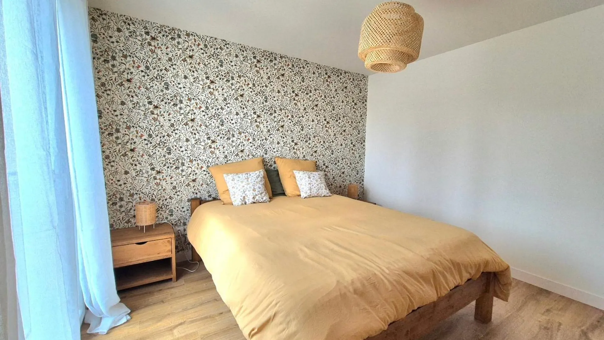 Beautiful 3 Bedroom House Close To The Sea Cherrueix 0*,