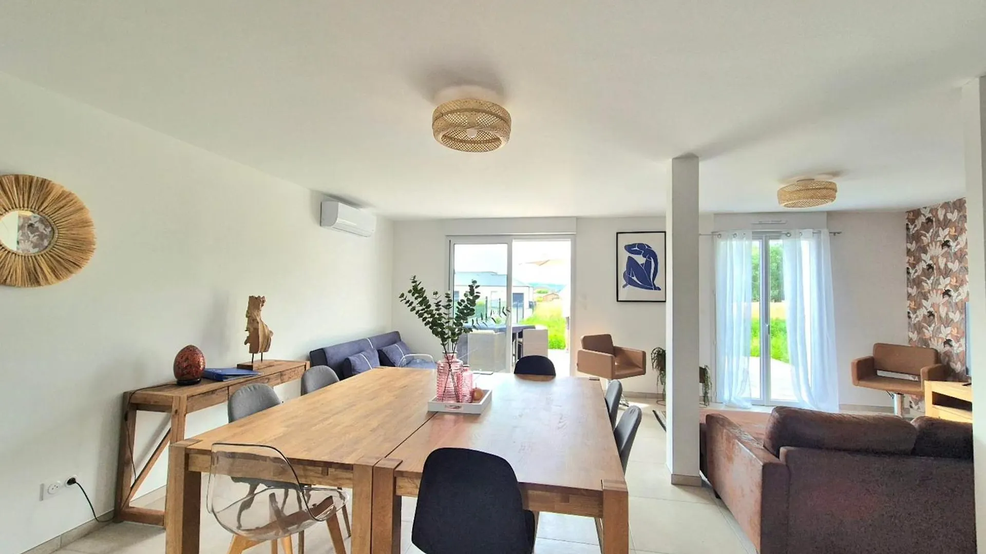Beautiful 3 Bedroom House Close To The Sea Cherrueix Casa de Férias